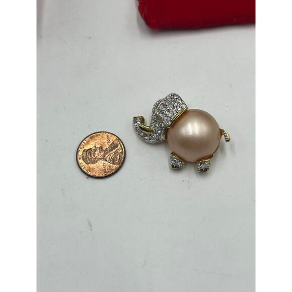 Kenneth Jay Lane Vintage Clear Rhinestone Faux Pearl Belly Elephant Brooch New - Picture 3 of 9